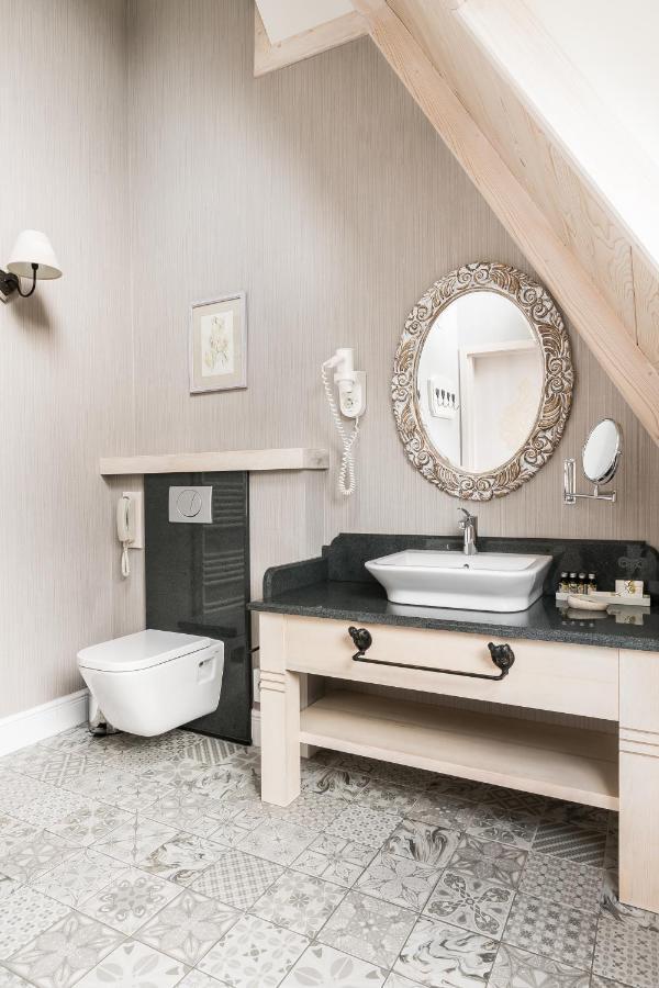 Split-level Suite